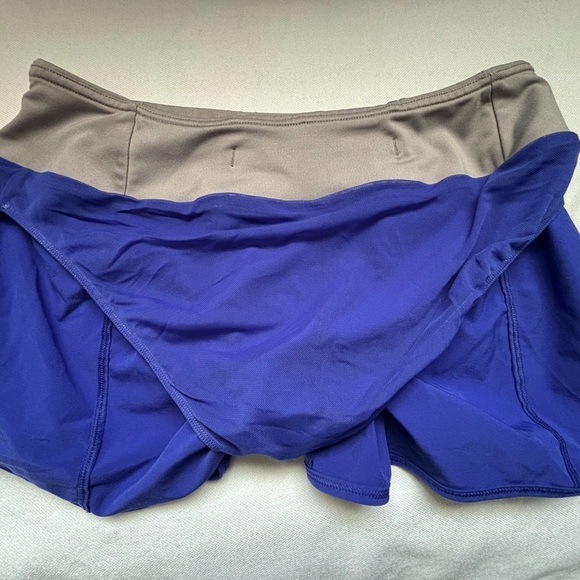 Under Armour Gray and Blue Athletic Shorts Performance Design - Picture 6 of 7
